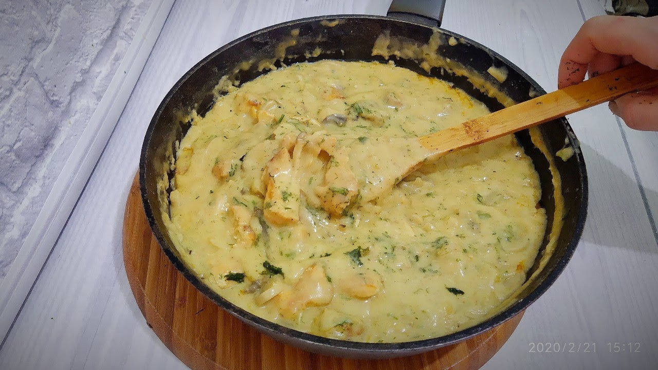 Ciulama de pui cu ciuperci. Merge de minune cu o mămăliguță!