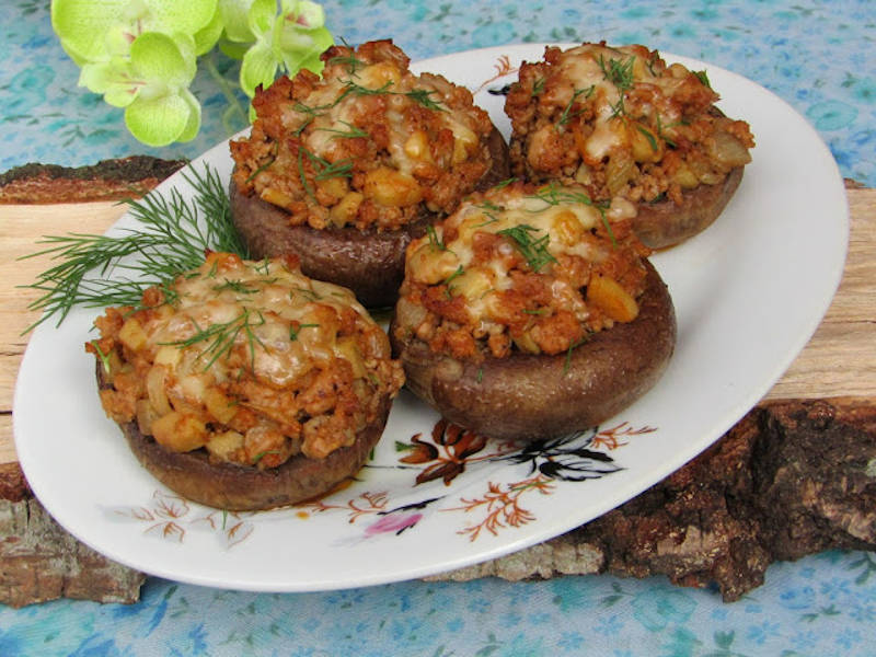Ciuperci umplute cu carne tocată - o rețetă rapidă