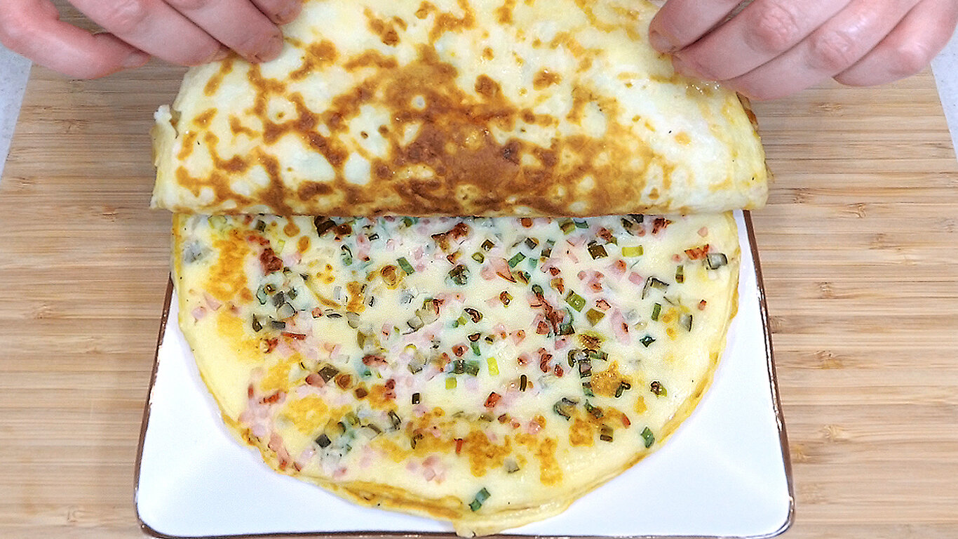 Clătite sărate cu șuncă și ceapă verde: o bunătate de gustare