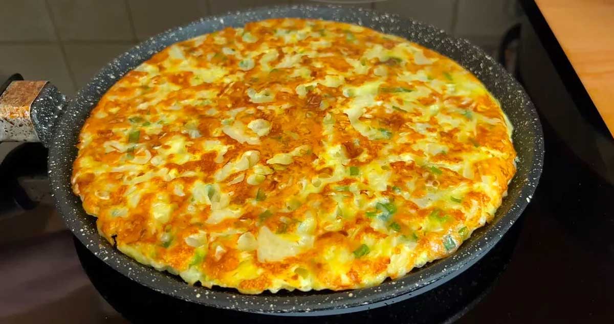 Clătite sățioase de varză: o cină delicioasă din ingrediente simple! Perfecte cu smântână.