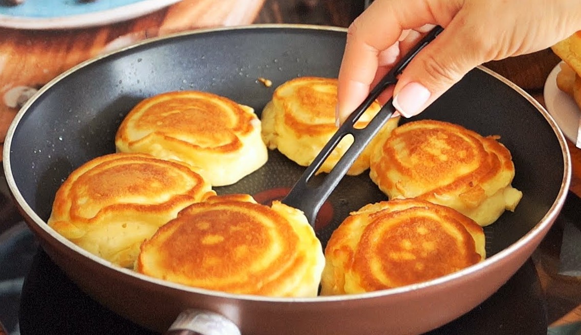 Clătite cu mere - Trebuie Să Încerci Această Rețetă de Clătite