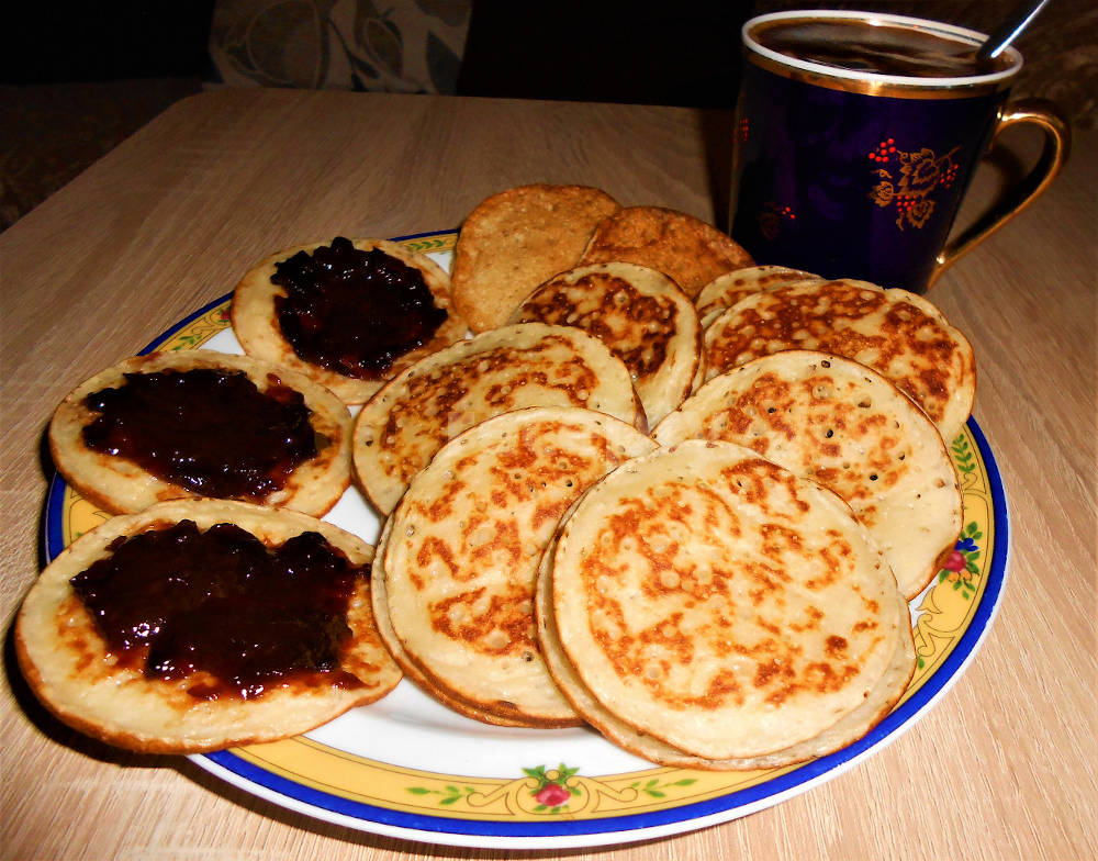 Clătite cu miere de albine și lapte acru - Nu-ți vine să crezi cât sunt de gustoase