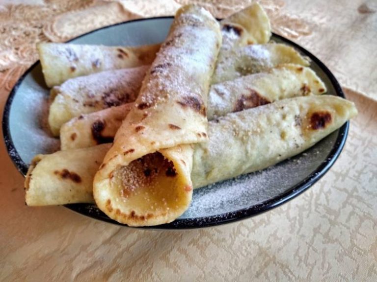 Clătite din cartofi cu gem și semințe de mac - o rețetă ușoară și gustoasă
