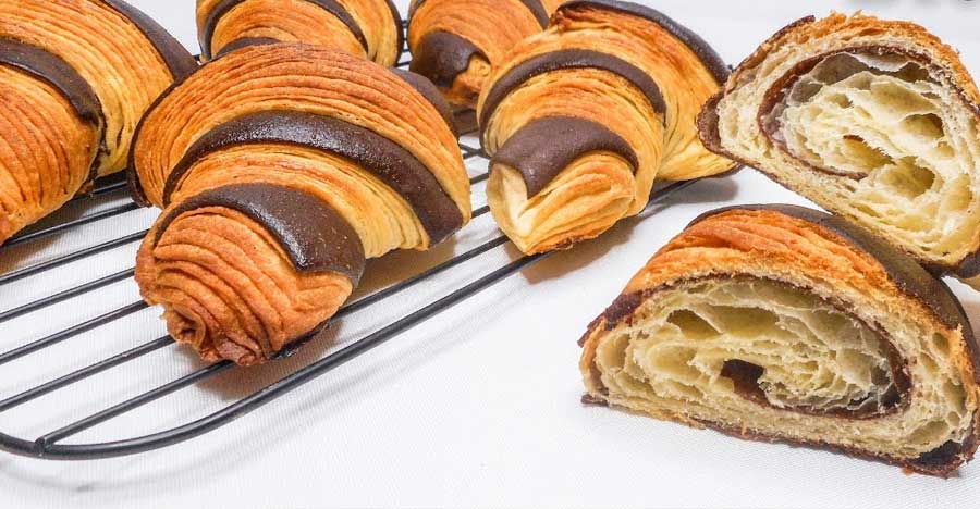 Cornuleţe Pufoase în 2 Culori – 1 kilogram de făină