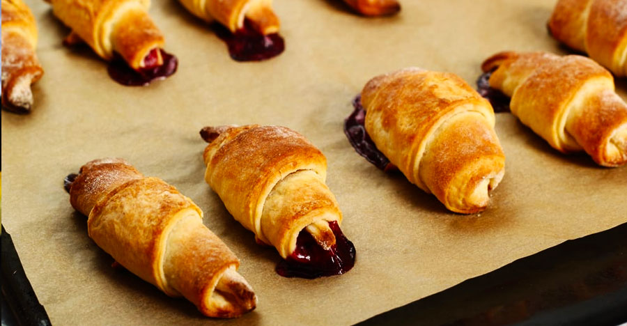 Cornulețe cu Dulceață: 1 galbenus de ou