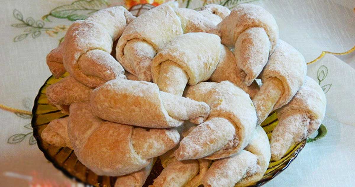 Cornulețe fragede cu iaurt/smântână – pot fi umplute cu nucă