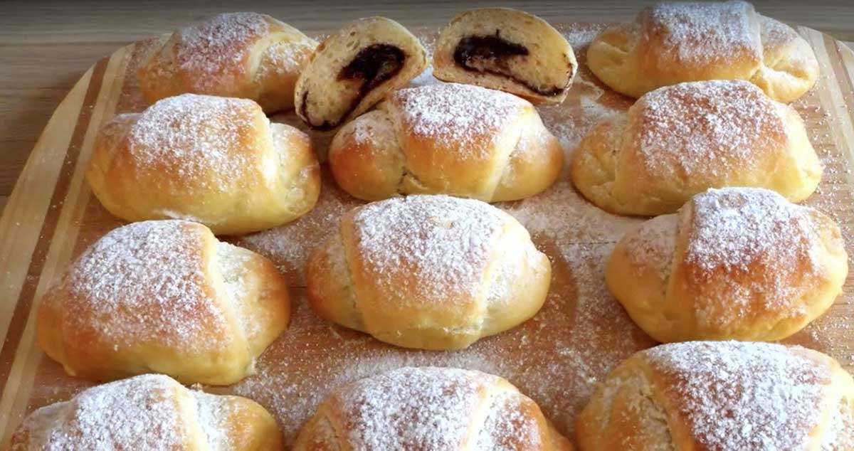 Cornulețe cu ciocolată – Gust ca la bunica și aspect ca de la cofetărie