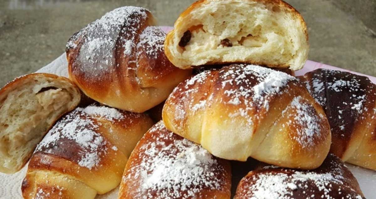 Cornuri cu cremă de brânză dulce