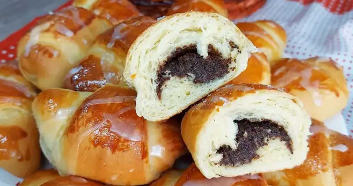 Cele mai pufoase cornuri cu mac – absolut delicioase și moi