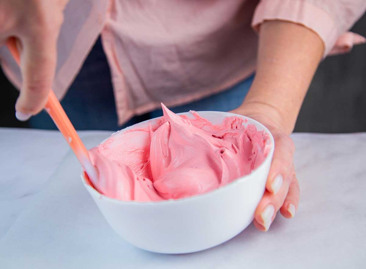 Cremă cu iaurt de căpșuni și frișcă pentru orice fel de prăjituri