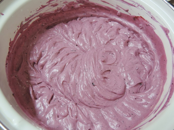 Mousse de afine pentru torturi și prăjituri – cremă delicioasă cu frișcă și gelatină