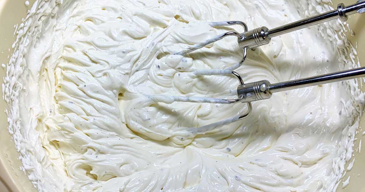 Cremă de mascarpone pentru prăjituri și torturi: Preparare simplă în 10 minute