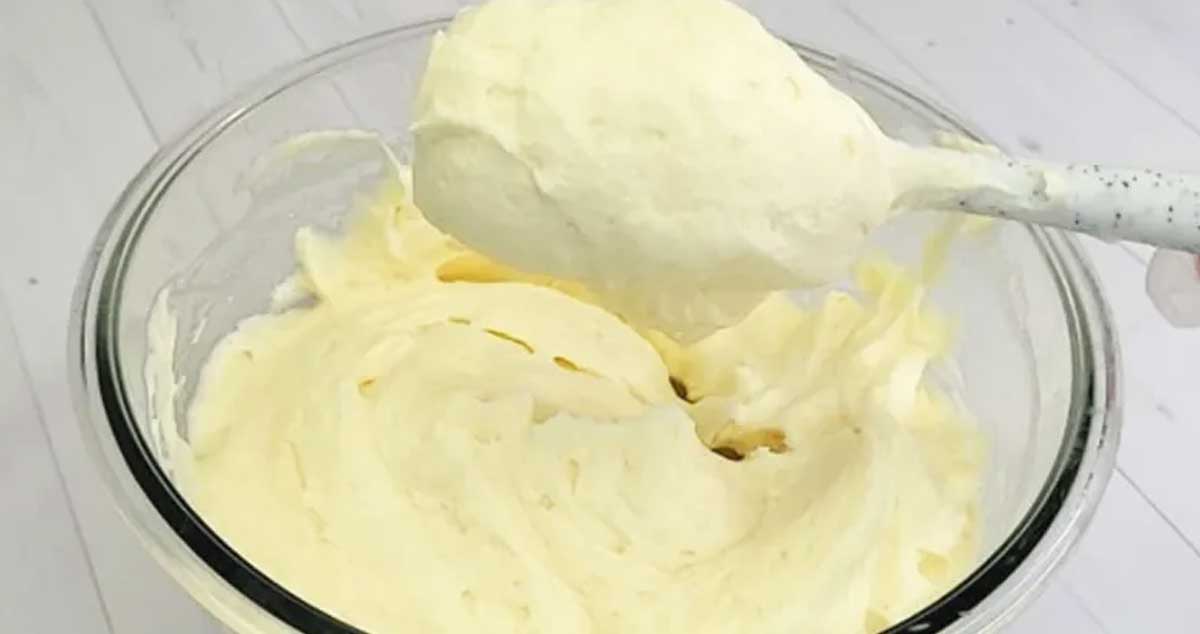 Cremă pentru prăjituri - fără frișcă sau cremă de brânză! Stabilă și foarte gustoasă!