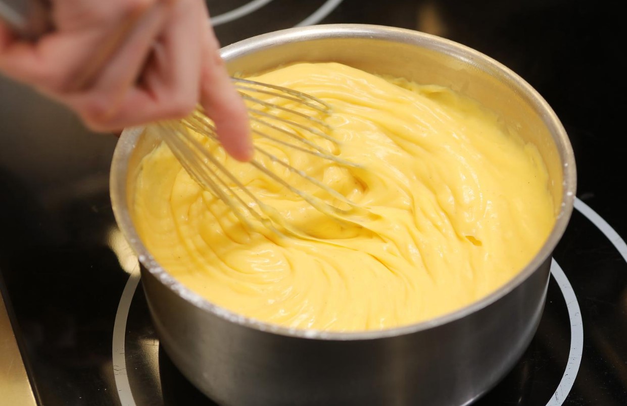 Cremă de vanilie din 6 ingrediente! Potrivită la orice prăjituri