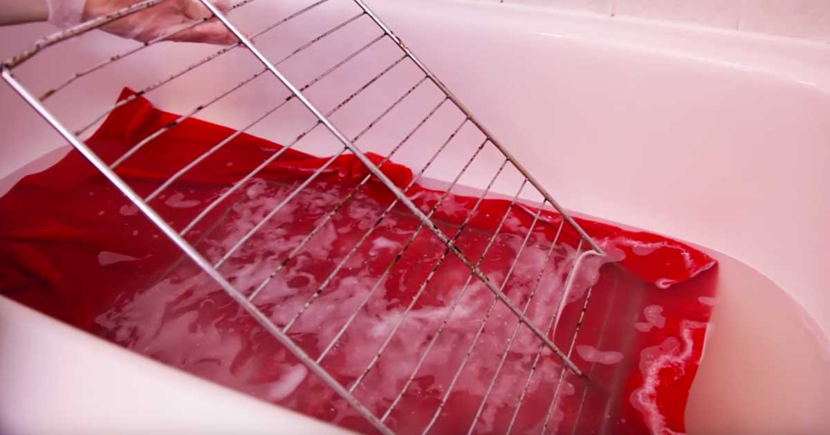 Cum să cureți grătarul din cuptor pentru a-l face să arate ca nou