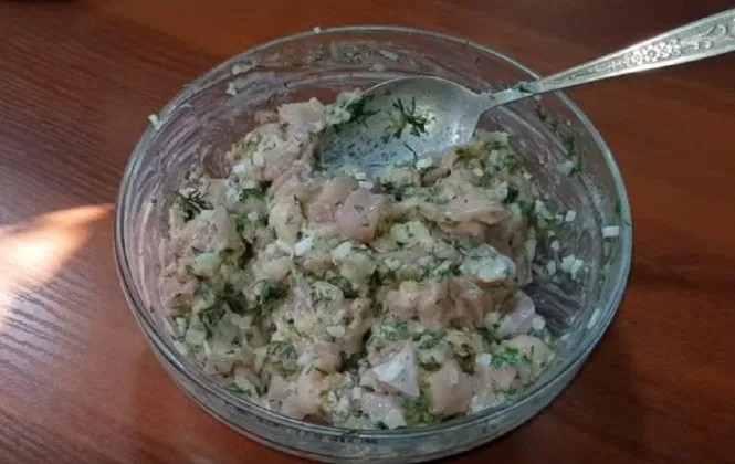 Rondele de dovlecei cu piept de pui pas 1
