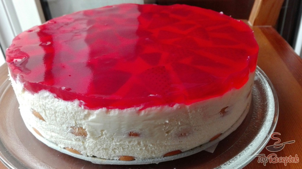 tort cu jeleu de capsuni