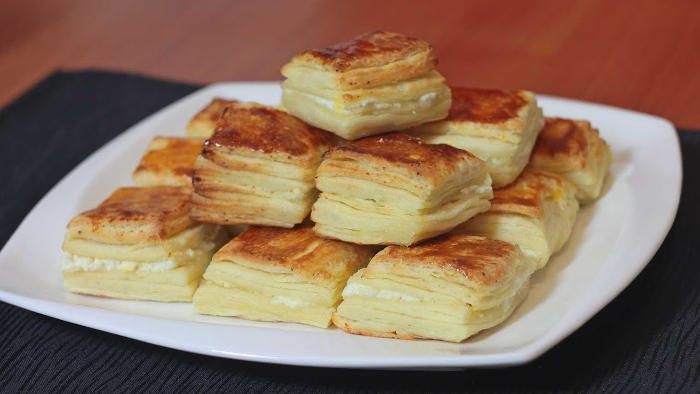 pateuri cu branza reteta