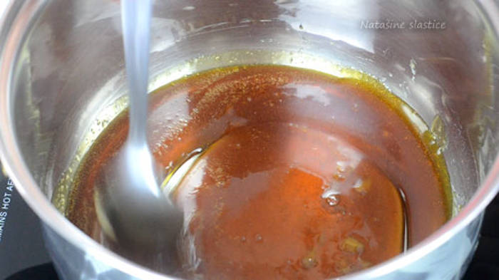 Prăjitură cu biscuiți și budincă de caramel ingrediente