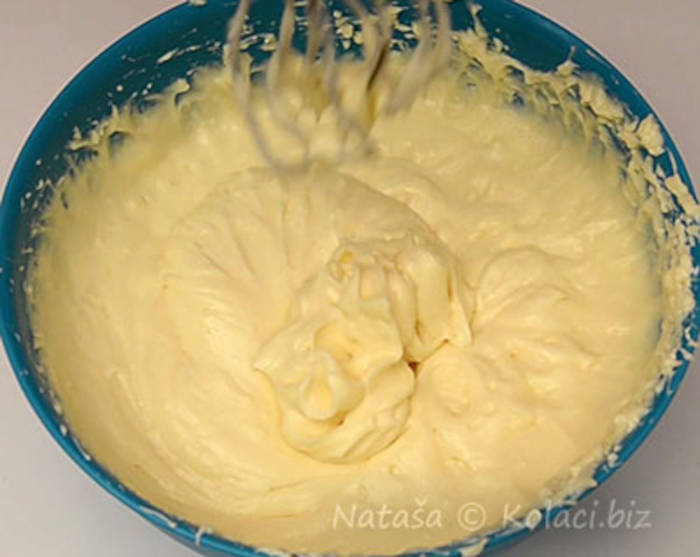 tort cu capsuni crema vanilie