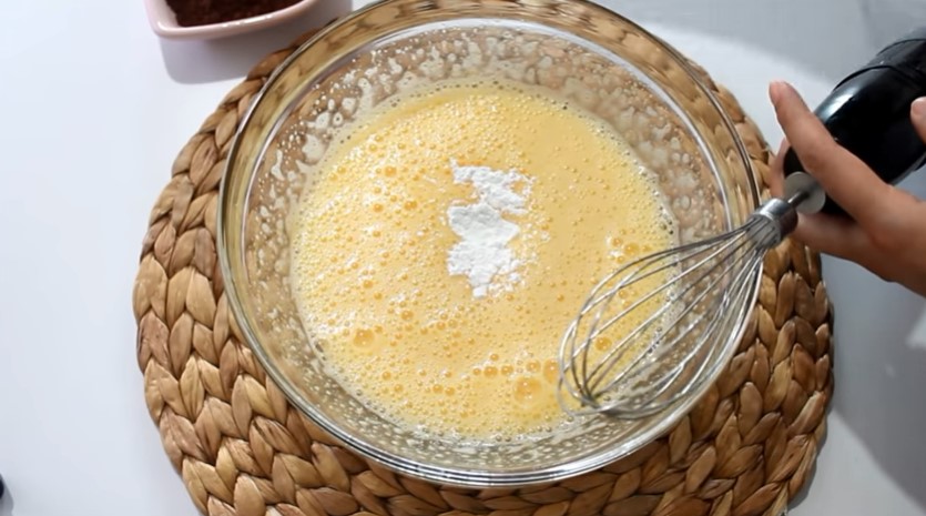 Tort Tiramisu cu blat de cacao