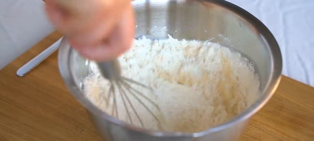 Clătite cu br&acirc;nză și verdeață - perfecte pentru micul dejun sau gustare