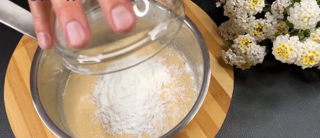  Prajitură italiană fină cu budincă de lăm&acirc;ie și cocos