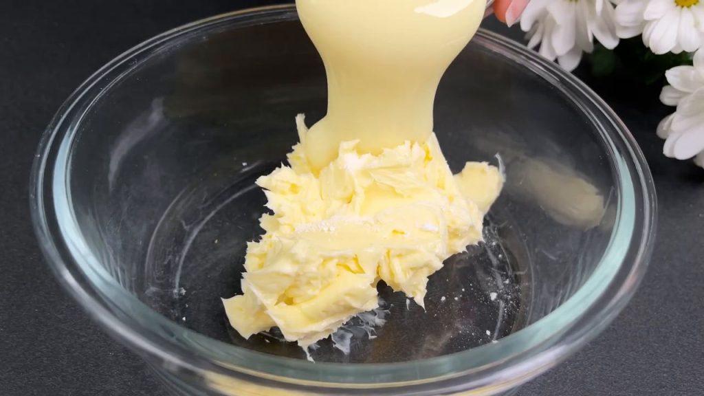  Biluțe delicioase de Raffaello de casă cu lapte condensat, br&acirc;nză de vaci și migdale.