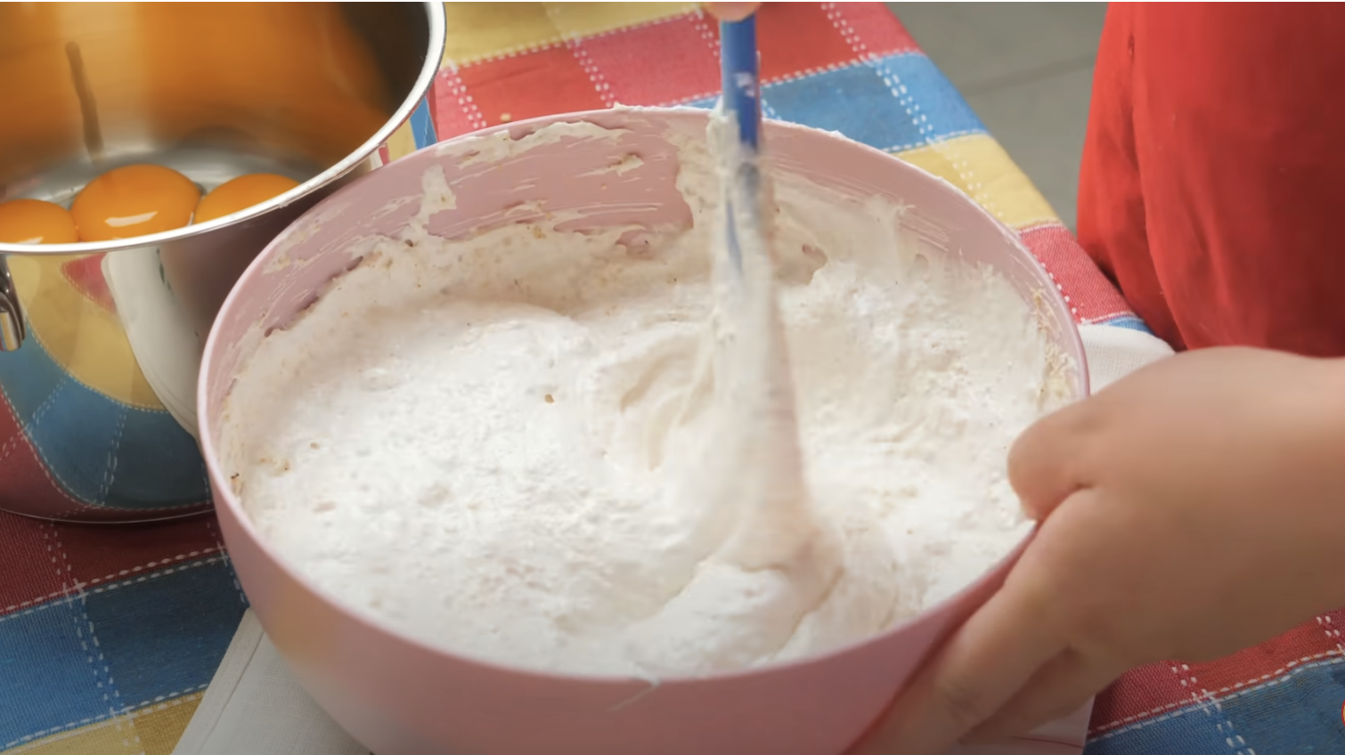 Prăjitură cu nucă de cocos, nuci și cremă de ciocolată