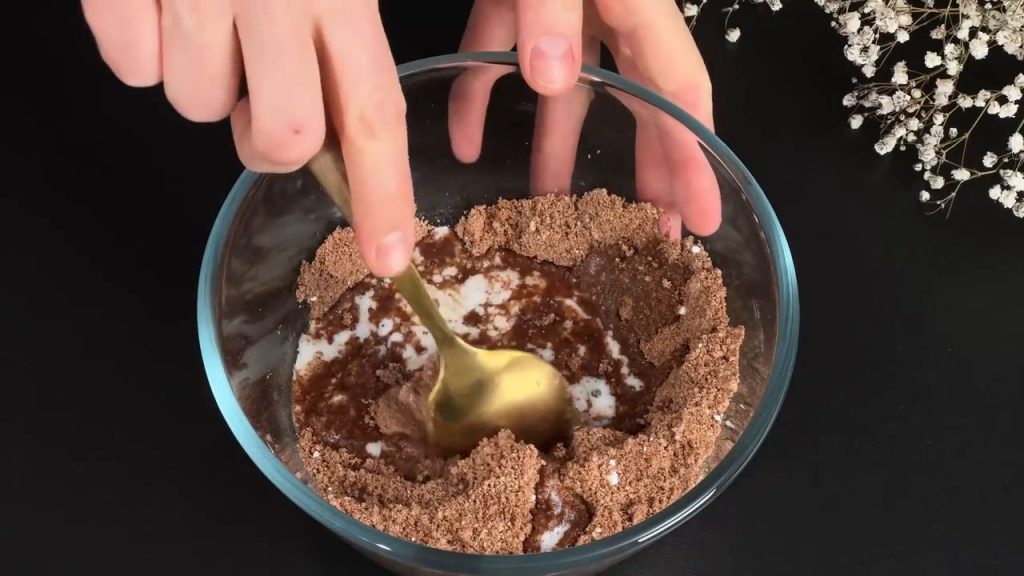 Tort DUO cu mousse de ciocolată și blat de biscuiți: o rețetă absolut delicioasă și simplă