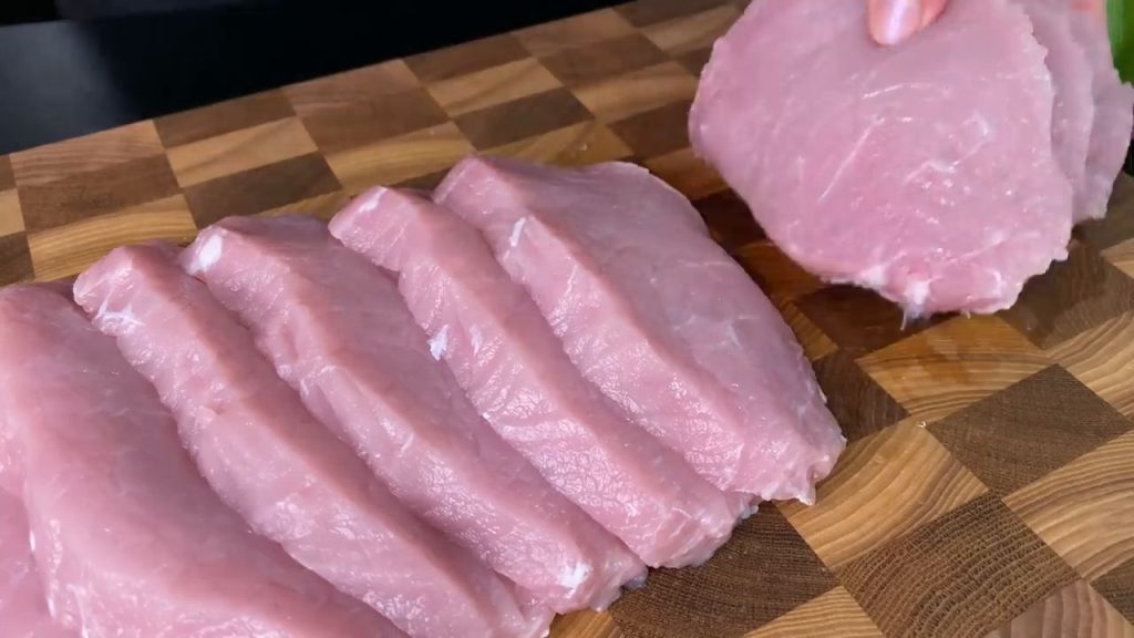 Rulou din mușchiuleț de porc, &icirc;nvelit &icirc;n bacon