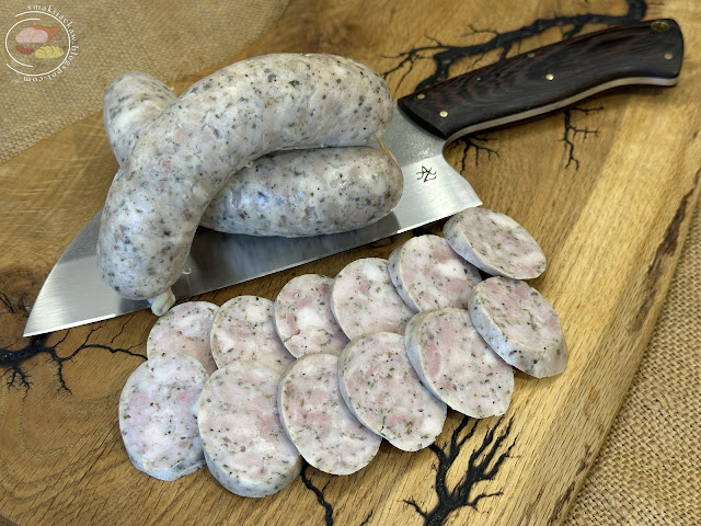 C&acirc;rnați din carne de pui și curcan - trebuie să-i &icirc;ncerci măcar odată