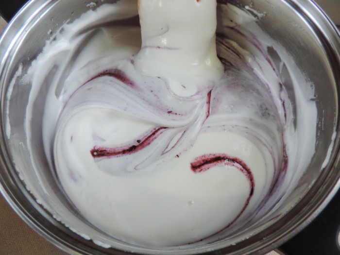 Mousse proteic de afine pentru tort cu frișcă și gelatină