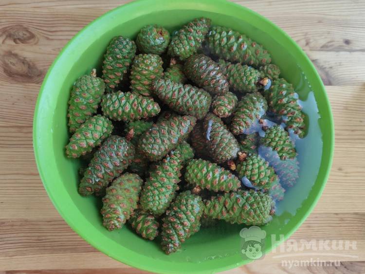 Cum să faci confitura de conuri de pin cu zahăr - foto pas 2