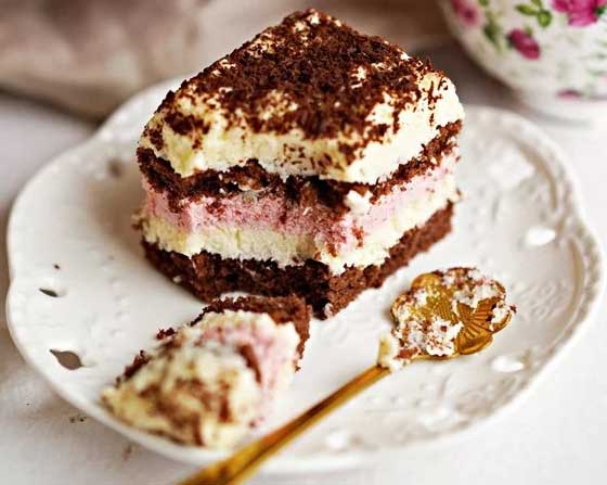 prajitura crema cocos si capsuni