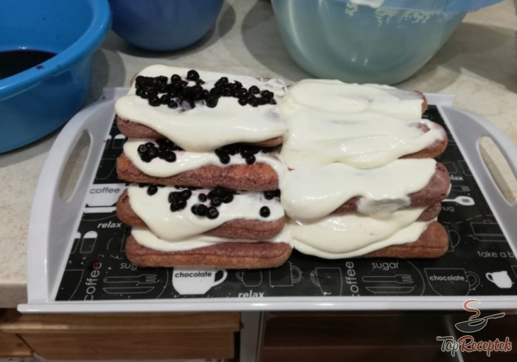 preparare munte de piscoturi