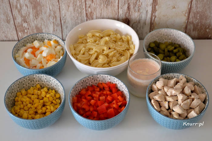 salata de paste cu pui ingrediente
