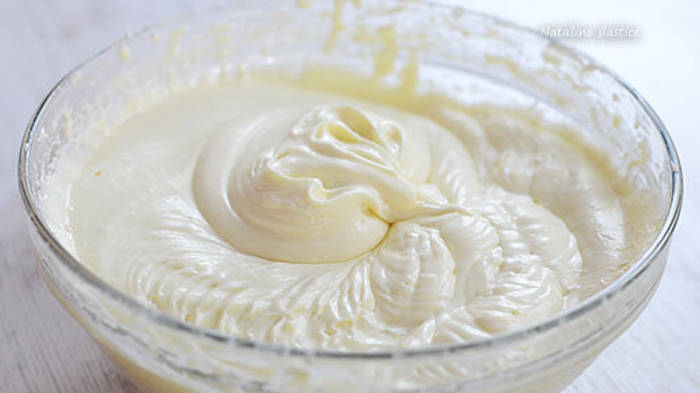 Prajitura cu banane si ciocolata pregatire crema