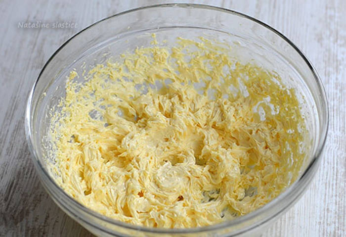 Napolitane cu smochine crema galbenusuri