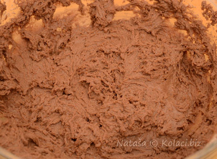 Prăjitură cu biscuiți și cremă de vanilie aluat