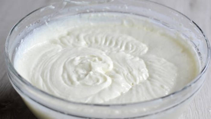 Prajitura cu ciocolata si frisca crema