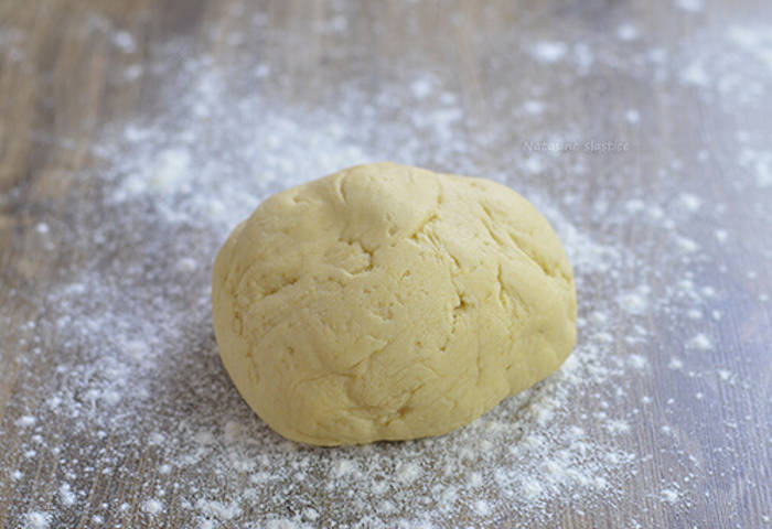 Fursecuri in forma de ou preparare aluat