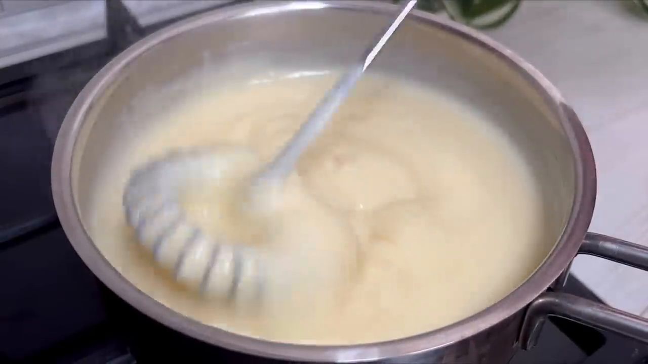 Prăjitură LAURA cu zmeură și cremă delicioasă de vanilie