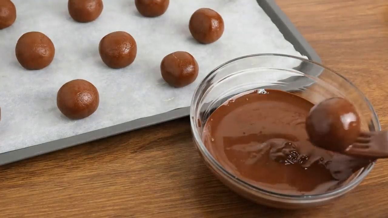 Delicioase bile din biscuiți Lotus, gata &icirc;n c&acirc;teva minute