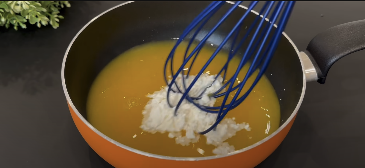 Desert de pișcoturi cu cremă de smântână și portocale