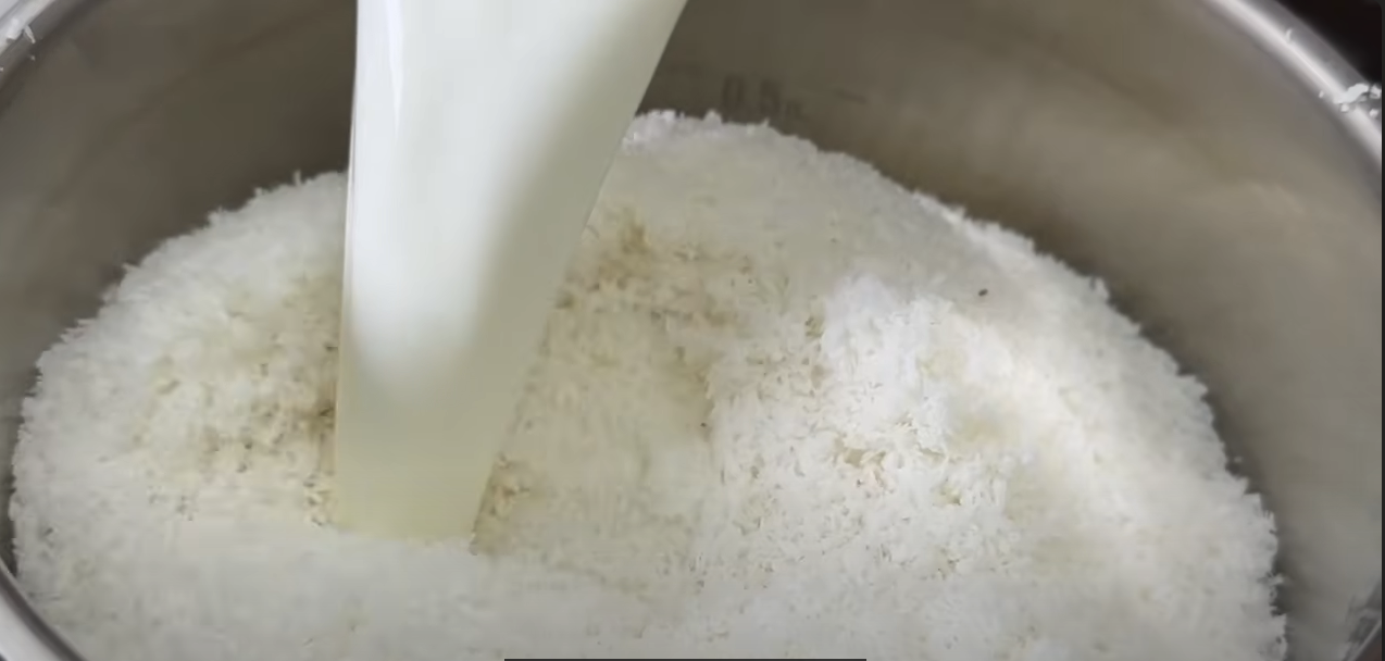 Praline de ciocolată umplute cu cocos și căpșuni