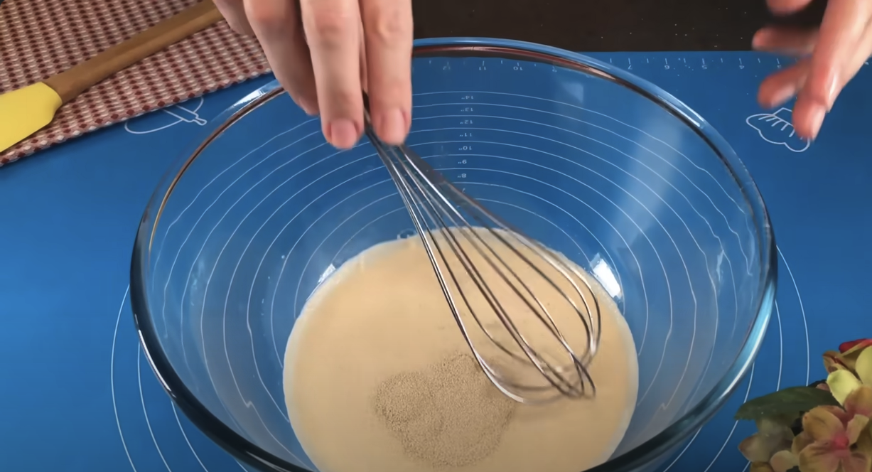  Melci pufoși cu scorțișoară și glazură de br&acirc;nză