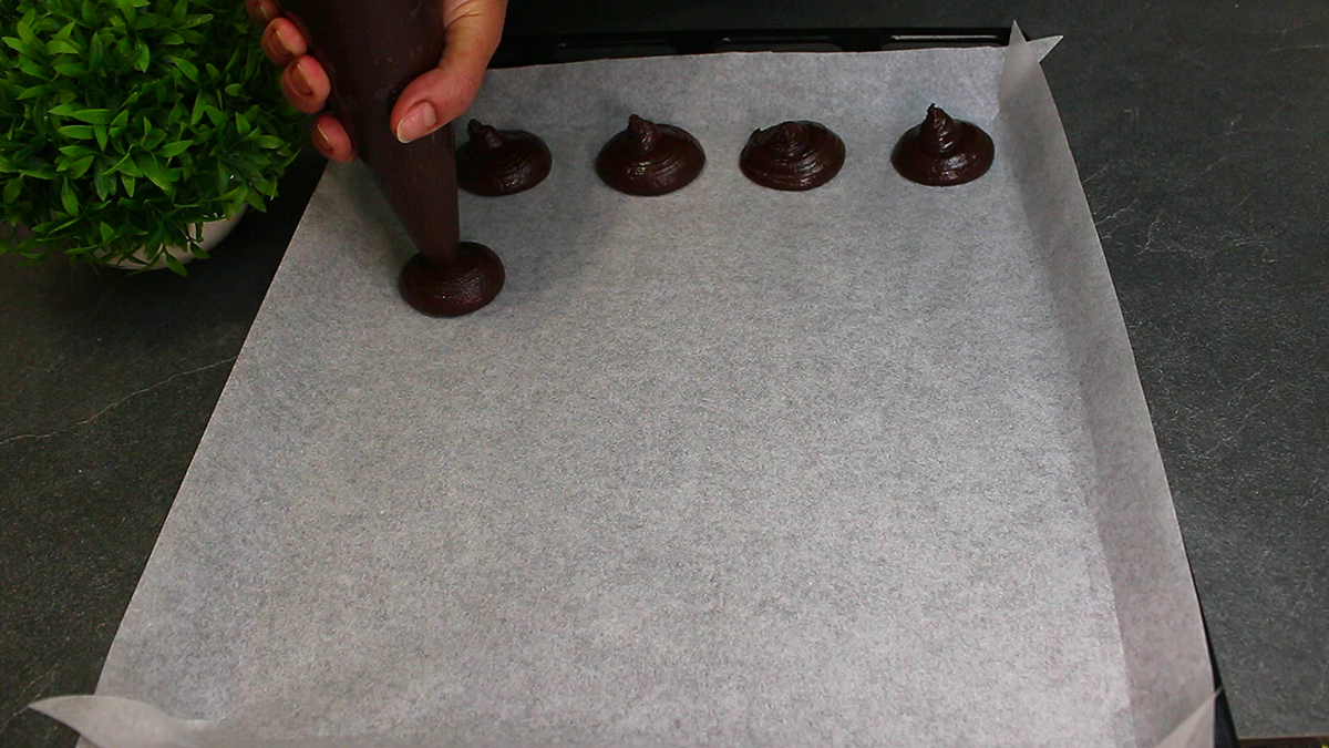 Fursecuri fragede umplute cu frișcă - incredibil de delicioase și moi