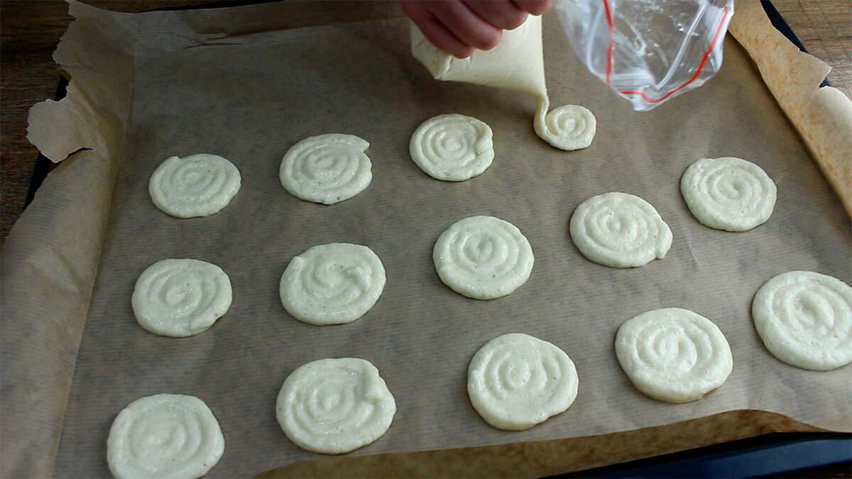 Biscuiți umpluți cu gem