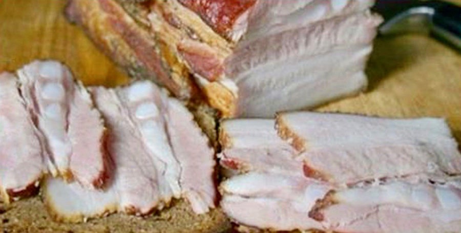 At&acirc;t de bună &icirc;nc&acirc;t se topește &icirc;n gură &ndash; Slănină de casă făcută &icirc;n coji de ceapă